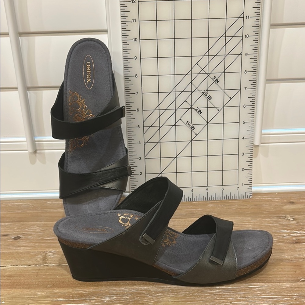 Aetrex Black and Gray Wedge Shoes with Elegant Design
